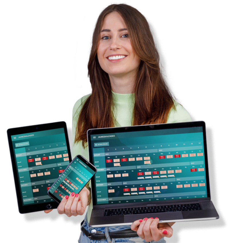 Frau mit Plano-App auf Tablet und Laptop